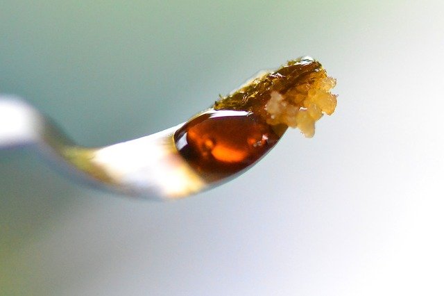 Smoking cannabis concentrate